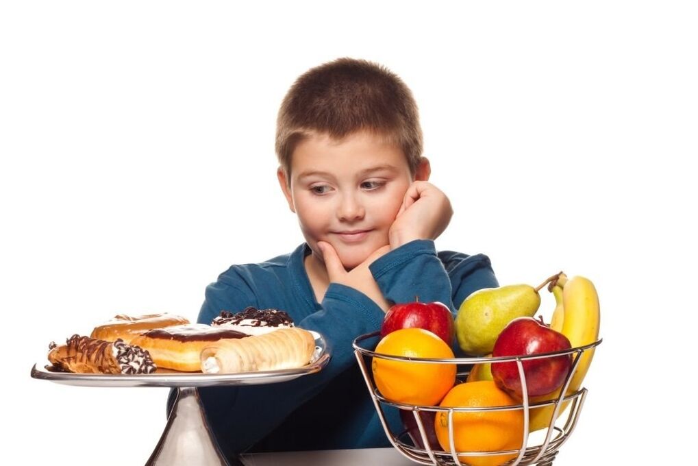 Eliminar los alimentos azucarados no saludables de los alimentos para bebés en favor de las frutas